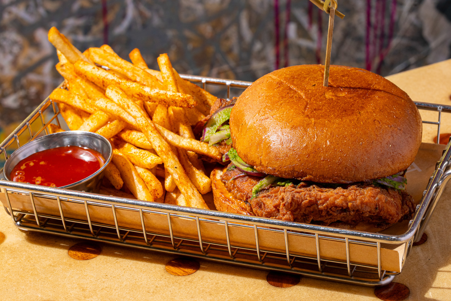 Tandoori chicken sandwich, close up in the basket