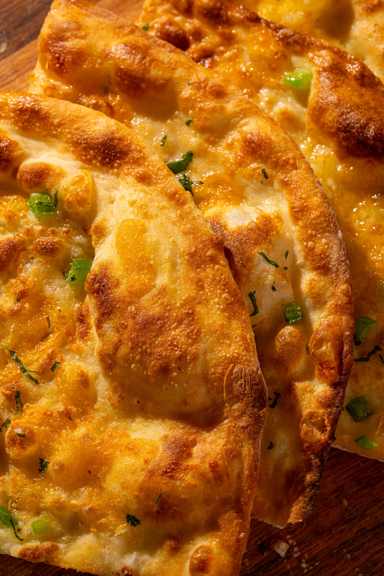 Chili cheese naan slices
