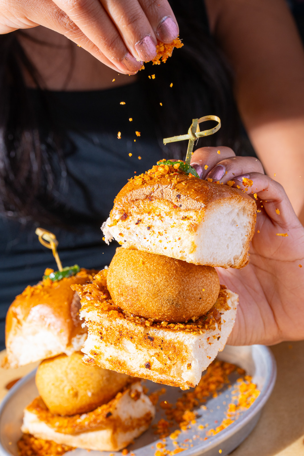 Vada Pav with dry garlic chutney sprinkle