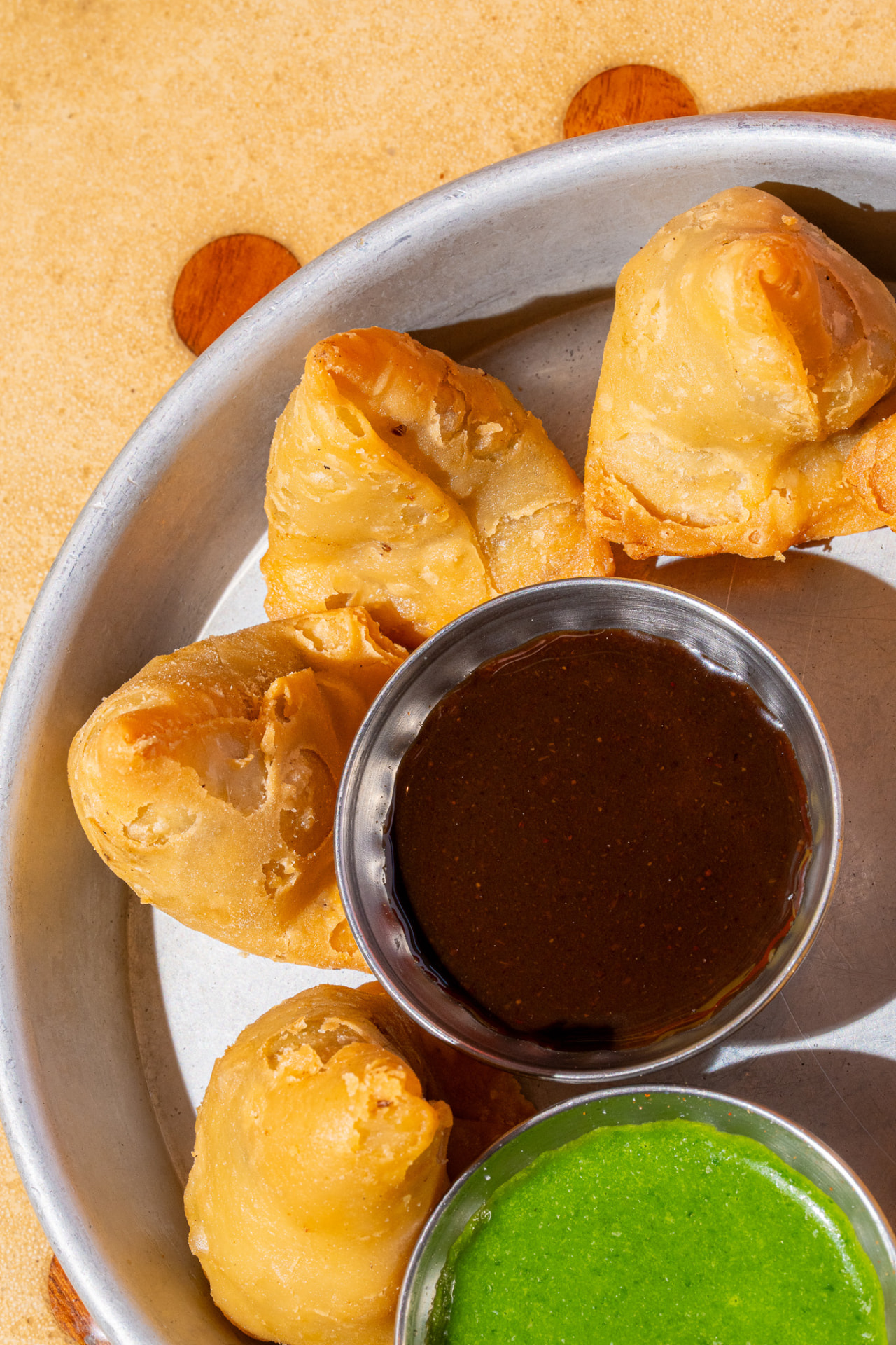 Mini Samosa platter, overhead with both chutneys