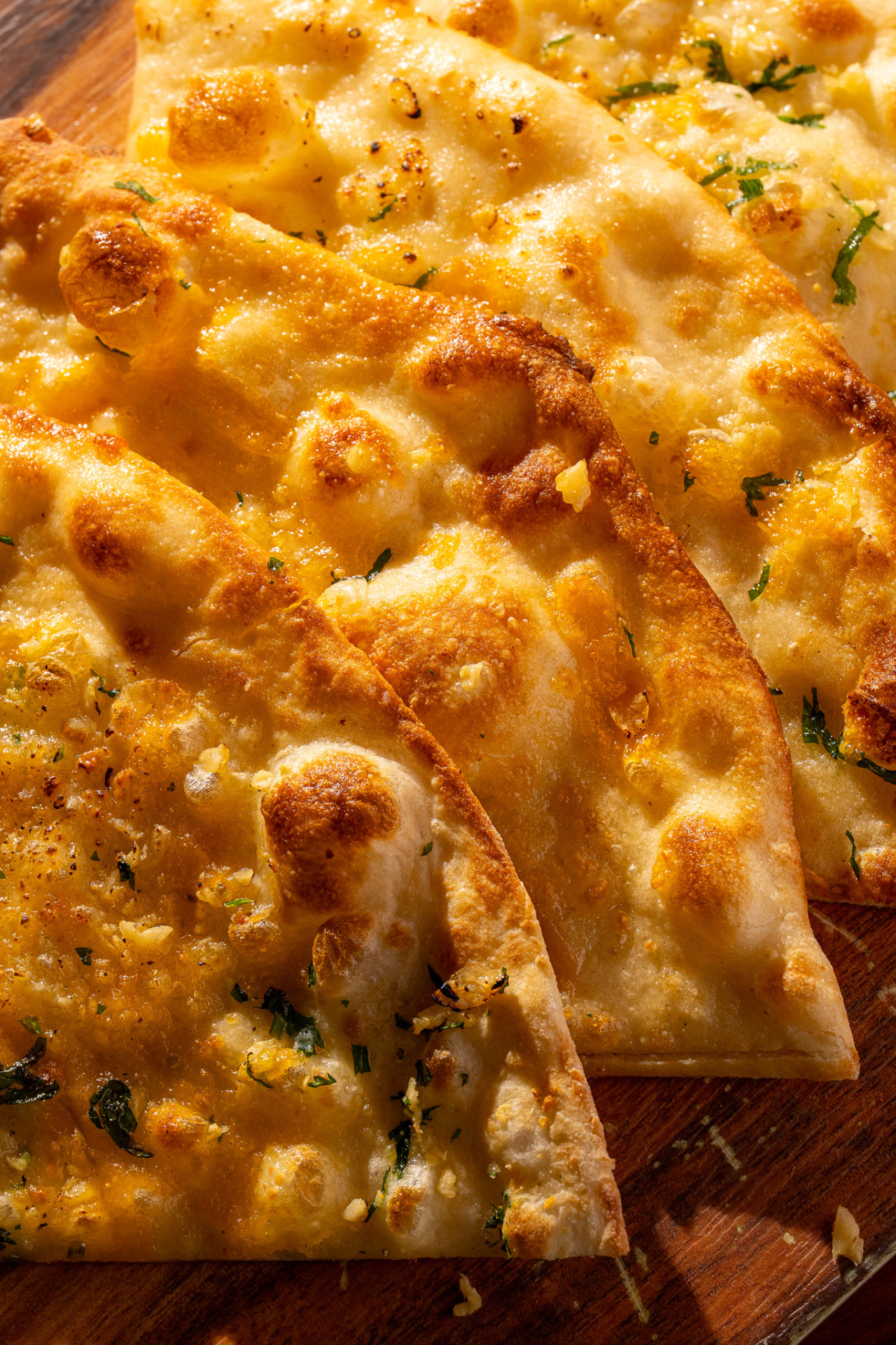 Garlic naan slices